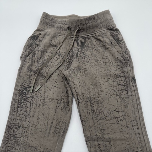 Lululemon Size 0 Warm Down Jogger 7/8 Length Thread Dye Rover Black Sweatpants - Picture 6 of 11